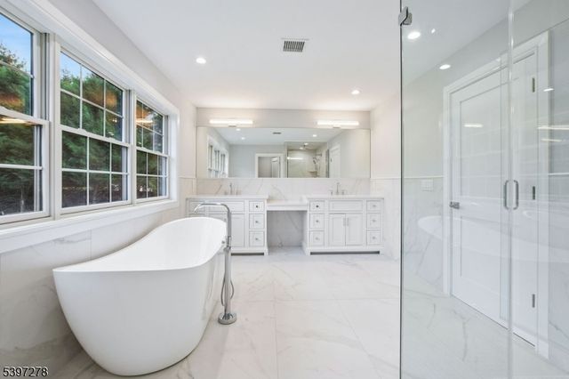 354 Beaufort Ave, Livingston Twp., NJ 07039