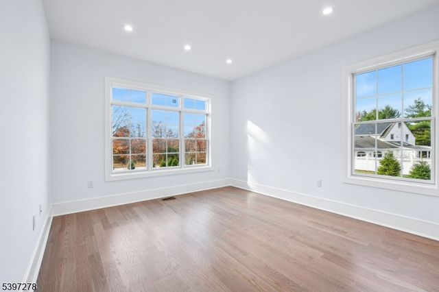 354 Beaufort Ave, Livingston Twp., NJ 07039