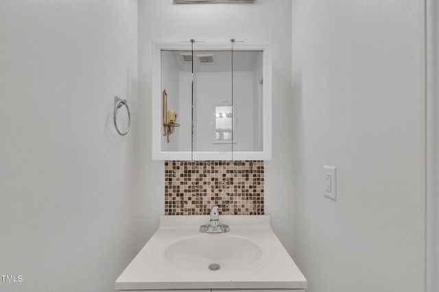 2816 Erinridge Road, Raleigh, NC 27610