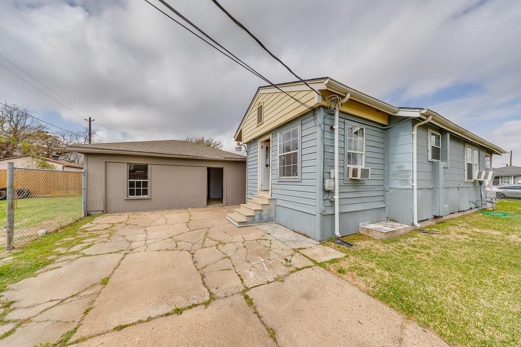 13034 Emporia Street, Houston, TX 77015