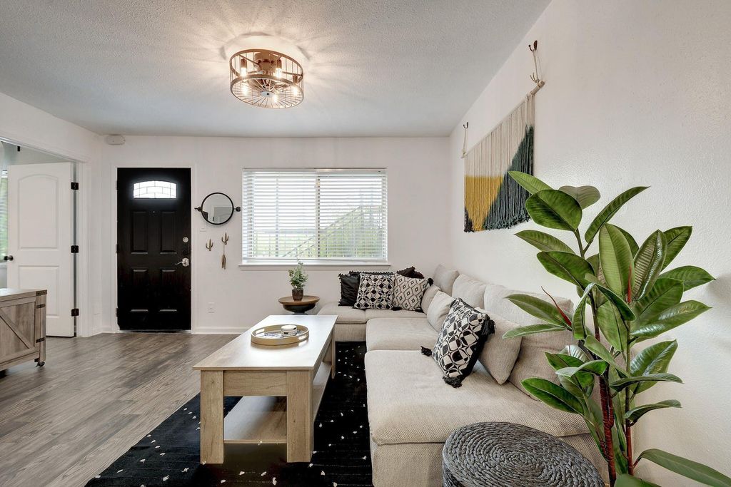 1202 Newning Ave 202, Austin, TX 78704