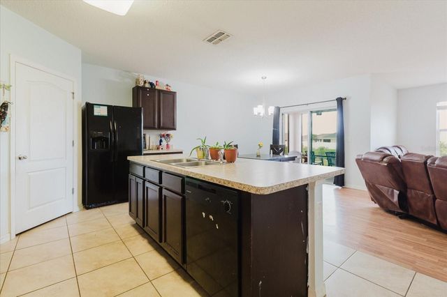 525 SQUIRES GROVE DRIVE, Winter Haven, FL 33880