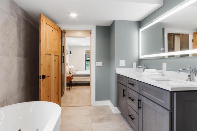 W4724 S Lakeshore DRIVE, Fontana, WI 53125