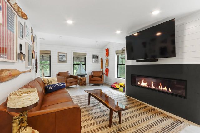 W4724 S Lakeshore DRIVE, Fontana, WI 53125