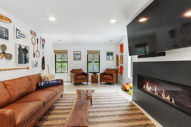 W4724 S Lakeshore DRIVE, Fontana, WI 53125