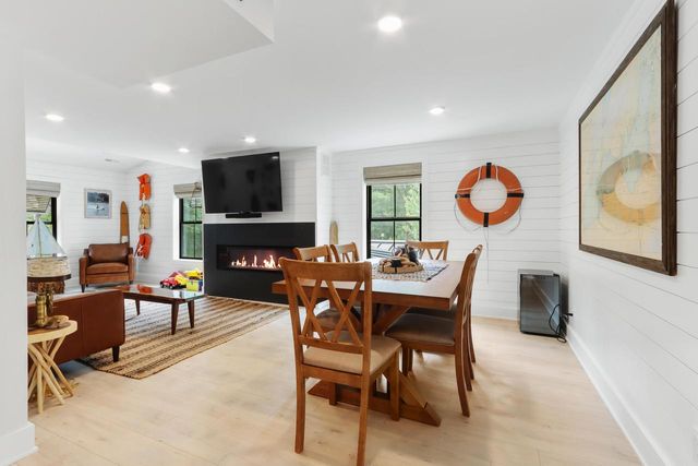 W4724 S Lakeshore DRIVE, Fontana, WI 53125