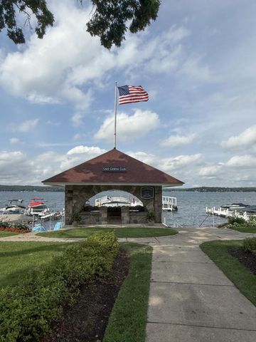W4724 S Lakeshore DRIVE, Fontana, WI 53125