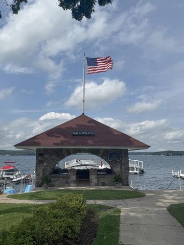 W4724 S Lakeshore DRIVE, Fontana, WI 53125