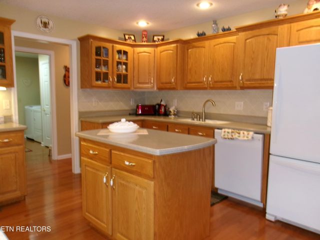 14 Brooks Lane, Crossville, TN 38558