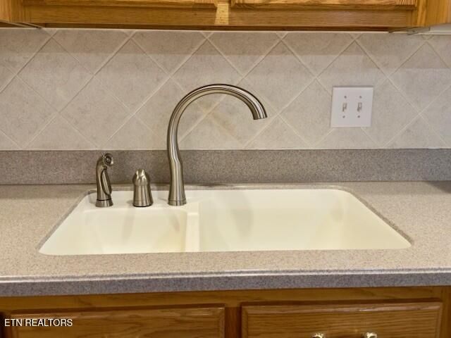 14 Brooks Lane, Crossville, TN 38558