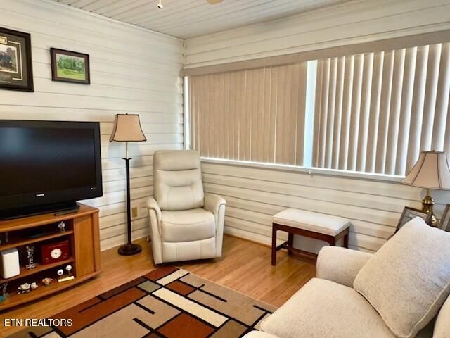 14 Brooks Lane, Crossville, TN 38558