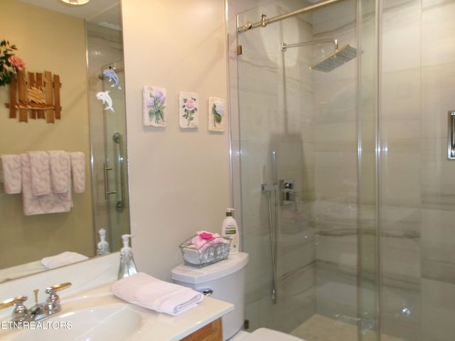 14 Brooks Lane, Crossville, TN 38558