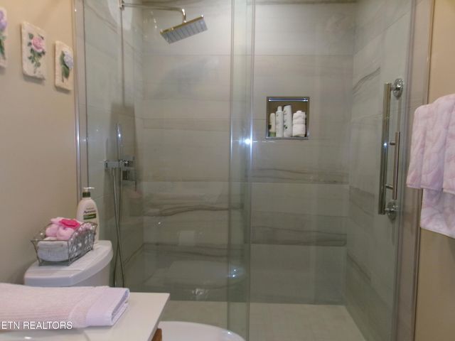 14 Brooks Lane, Crossville, TN 38558