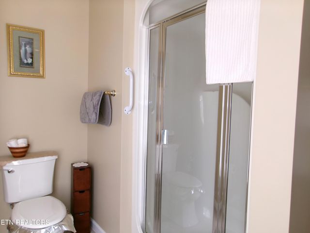 14 Brooks Lane, Crossville, TN 38558