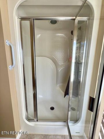 14 Brooks Lane, Crossville, TN 38558