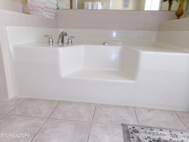 14 Brooks Lane, Crossville, TN 38558