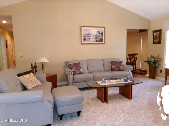 14 Brooks Lane, Crossville, TN 38558