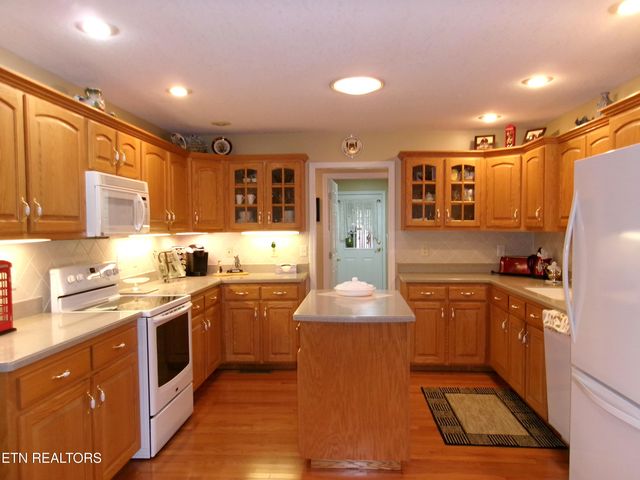 14 Brooks Lane, Crossville, TN 38558