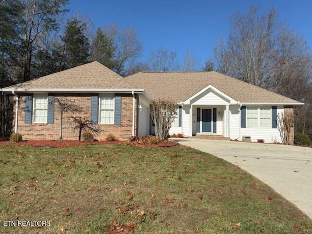 14 Brooks Lane, Crossville, TN 38558