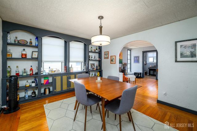 10 BEECHWOOD Place, North Brunswick, NJ 08902