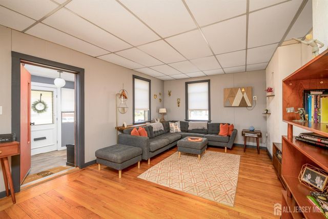 10 BEECHWOOD Place, North Brunswick, NJ 08902
