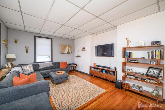 10 BEECHWOOD Place, North Brunswick, NJ 08902