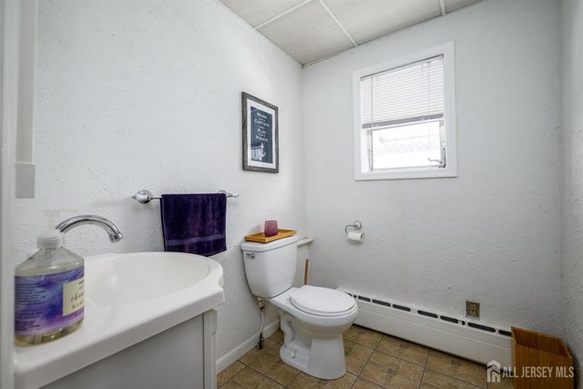 10 BEECHWOOD Place, North Brunswick, NJ 08902