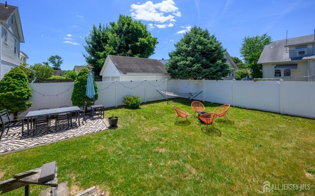 10 BEECHWOOD Place, North Brunswick, NJ 08902