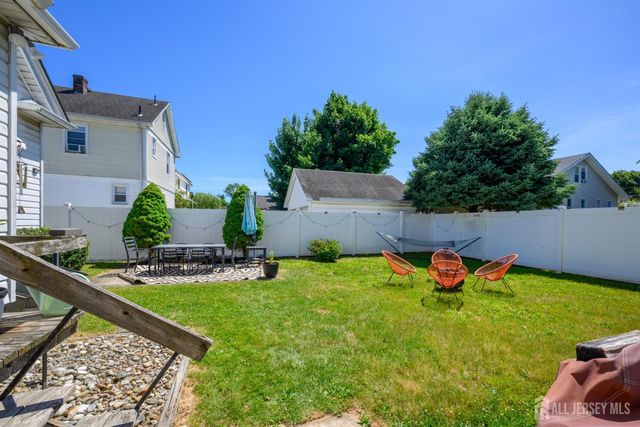 10 BEECHWOOD Place, North Brunswick, NJ 08902