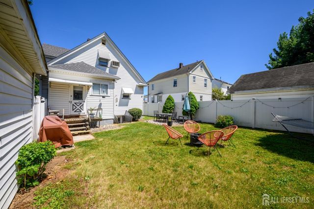 10 BEECHWOOD Place, North Brunswick, NJ 08902