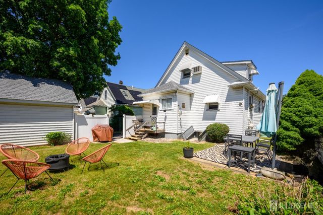 10 BEECHWOOD Place, North Brunswick, NJ 08902