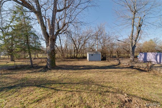 10541 Castle Drive, St Louis, MO 63136