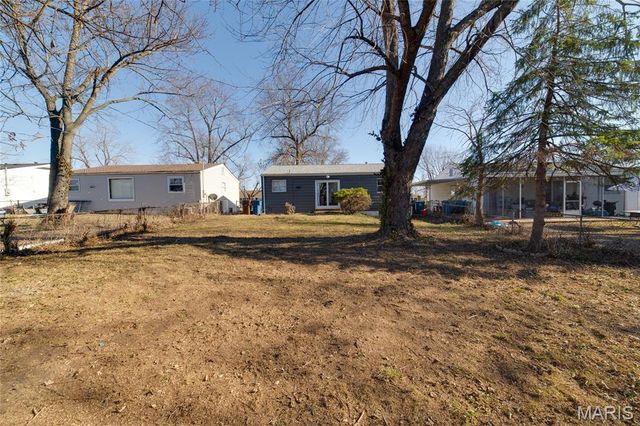 10541 Castle Drive, St Louis, MO 63136