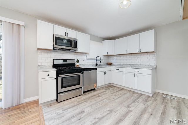 10541 Castle Drive, St Louis, MO 63136