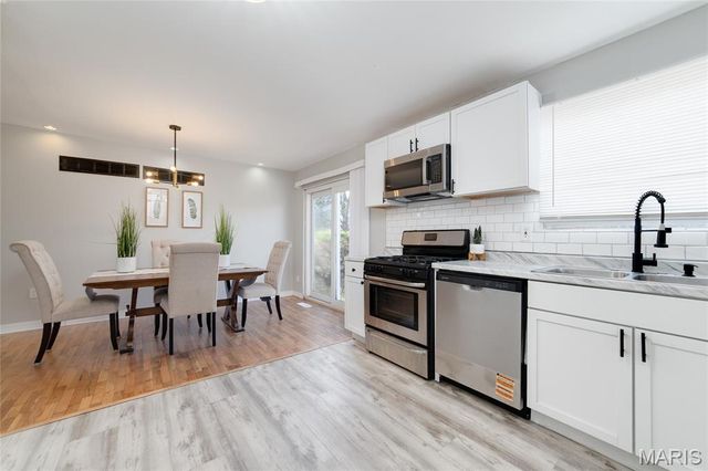 10541 Castle Drive, St Louis, MO 63136