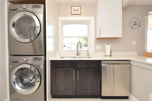 5245 COQUINA KEY DRIVE SE D, St Petersburg, FL 33705