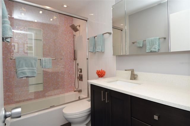 5245 COQUINA KEY DRIVE SE D, St Petersburg, FL 33705