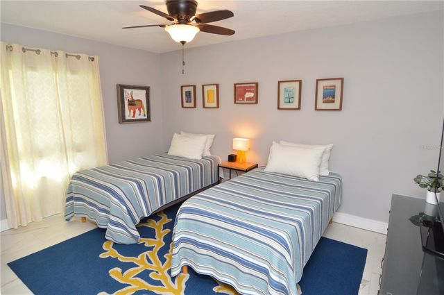 5245 COQUINA KEY DRIVE SE D, St Petersburg, FL 33705