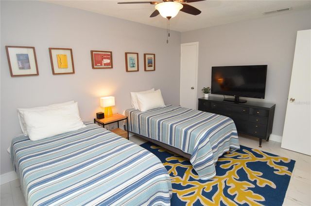 5245 COQUINA KEY DRIVE SE D, St Petersburg, FL 33705