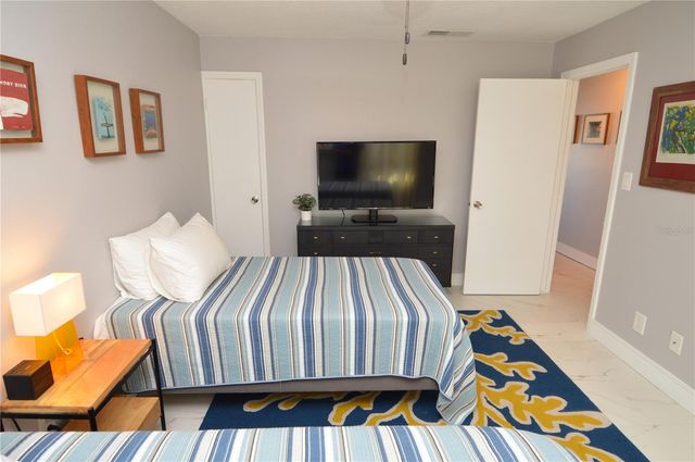 5245 COQUINA KEY DRIVE SE D, St Petersburg, FL 33705