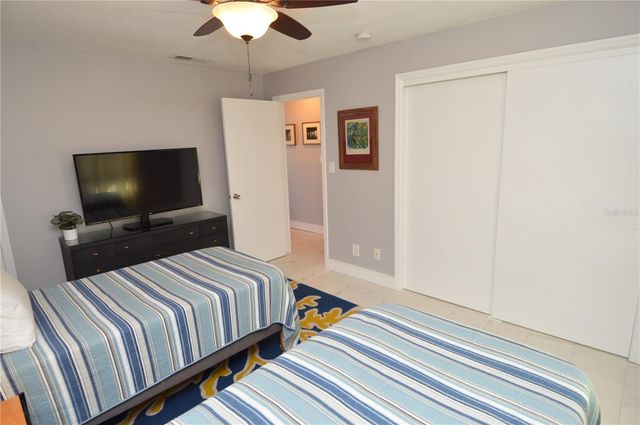 5245 COQUINA KEY DRIVE SE D, St Petersburg, FL 33705