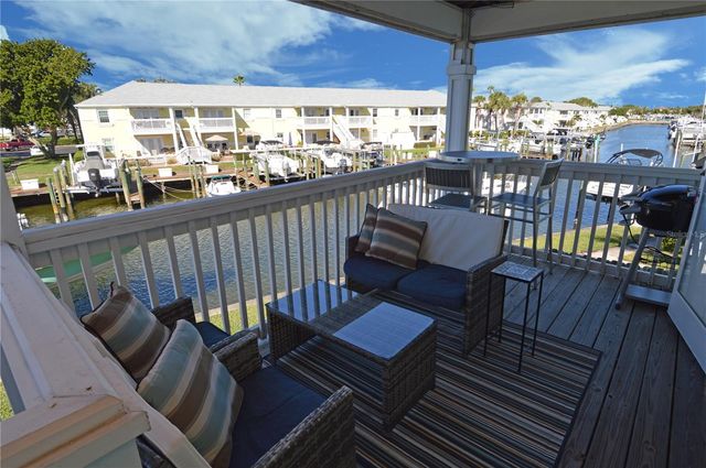 5245 COQUINA KEY DRIVE SE D, St Petersburg, FL 33705