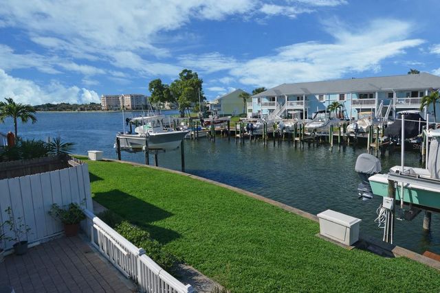 5245 COQUINA KEY DRIVE SE D, St Petersburg, FL 33705