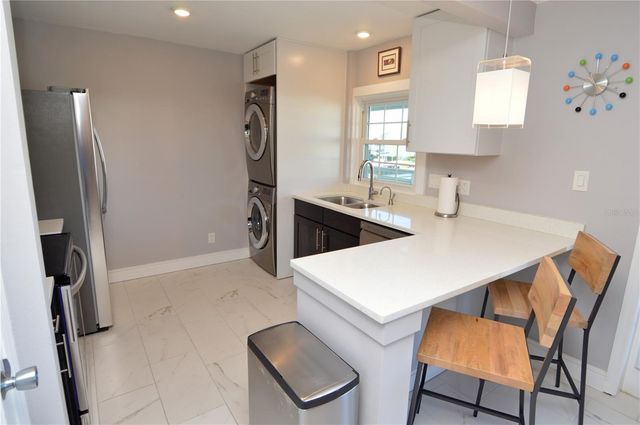 5245 COQUINA KEY DRIVE SE D, St Petersburg, FL 33705