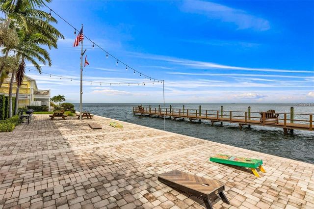 5245 COQUINA KEY DRIVE SE D, St Petersburg, FL 33705