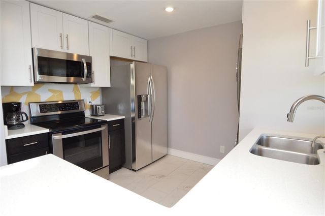 5245 COQUINA KEY DRIVE SE D, St Petersburg, FL 33705