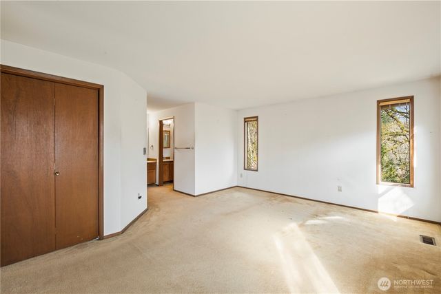 21803 Oak Way, Brier, WA 98036