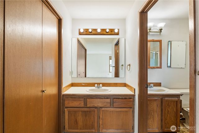 21803 Oak Way, Brier, WA 98036