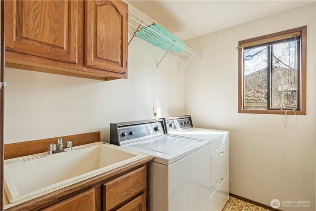 21803 Oak Way, Brier, WA 98036