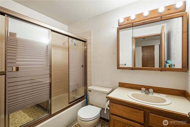 21803 Oak Way, Brier, WA 98036